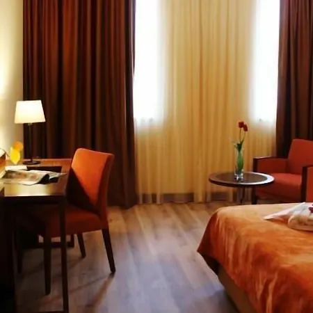 Palace Asturias & 4*